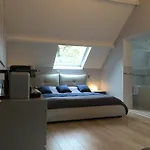 Chateau De La Folie Bed & Breakfast 4*