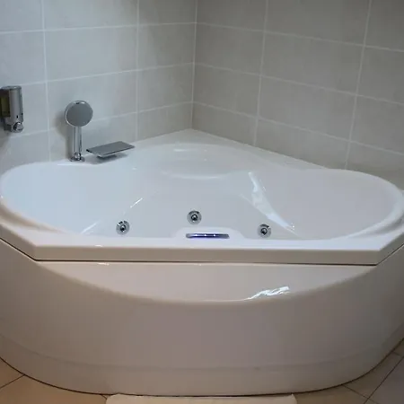 Chateau De La Folie Couette-café 4*