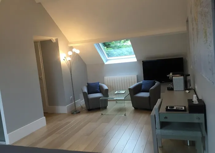 Bed & Breakfast Chateau De La Folie 4*