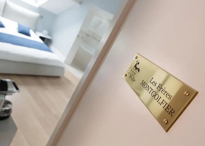 Bed & Breakfast Chateau De La Folie 4*